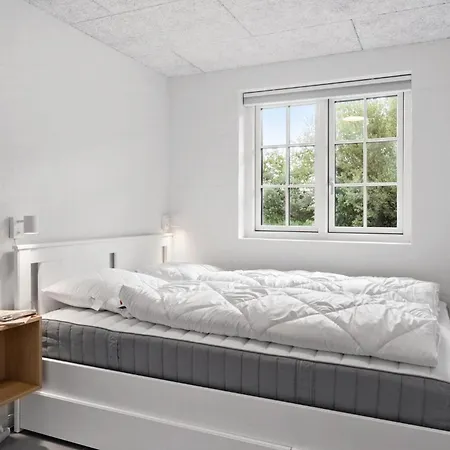 Lovely In With Sauna - C04646