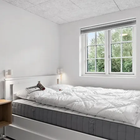 Lovely In With Sauna - C04646 *