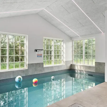 Lovely In With Sauna - C04646 *