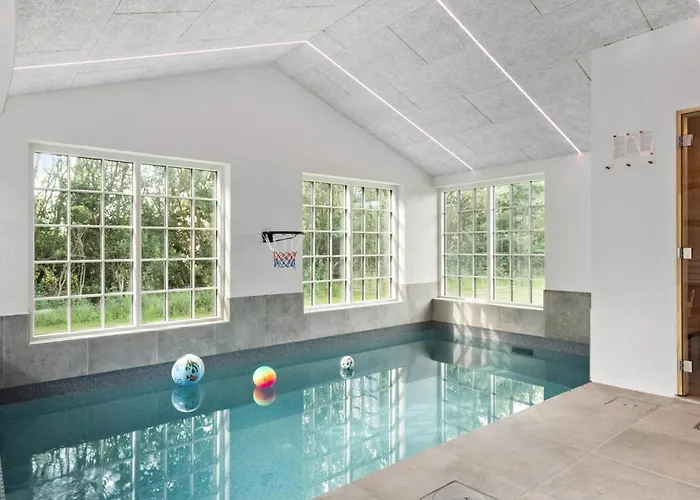 Lovely In With Sauna - C04646 *