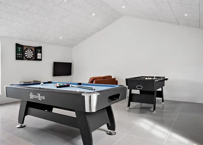 Lovely In With Sauna - C04646