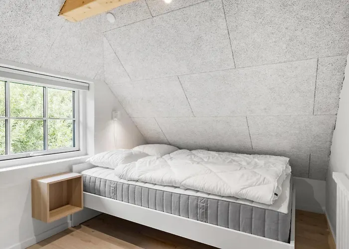 Lovely In With Sauna - C04646